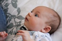 Jeunes parents : comment s’occuper d’un bébé de 2 mois ?